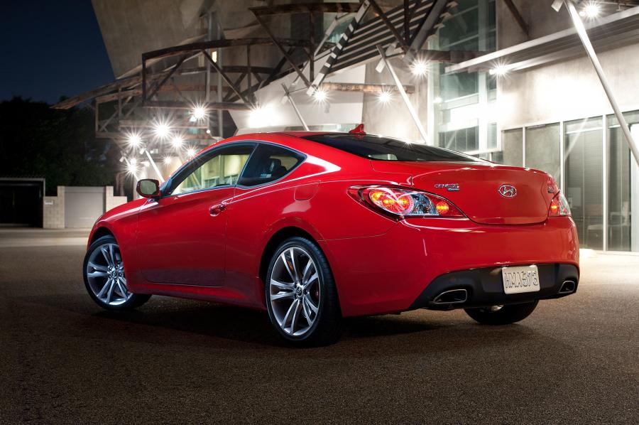  Hyundai Genesis Coupe 3.8 R-Spec 2011 года  (фото 7 из 14)